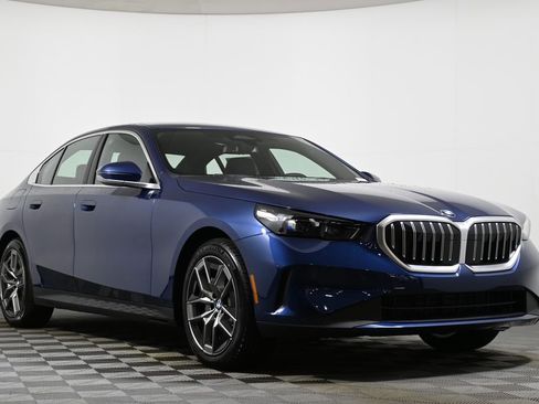 Used 2026 BMW 530i xDrive image 9