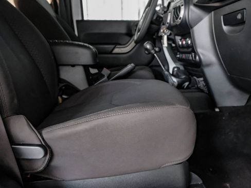 Used 2018 Jeep Wrangler Sport AWD/4WD image 31