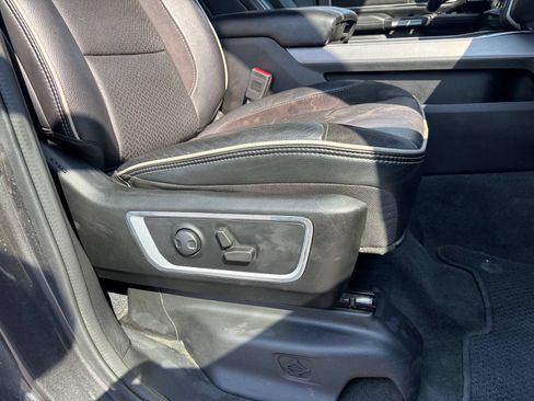 Used 2022 RAM 1500 Laramie AWD/4WD image 18