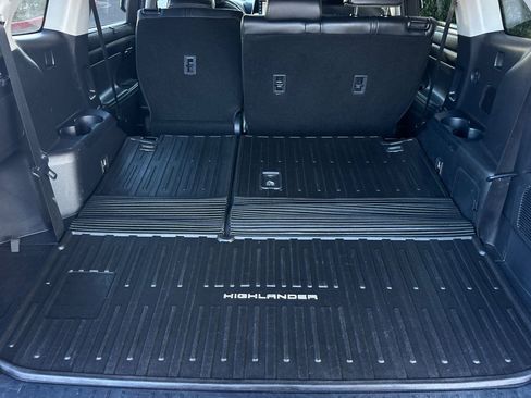 Used 2022 Toyota Highlander XLE FWD image 15