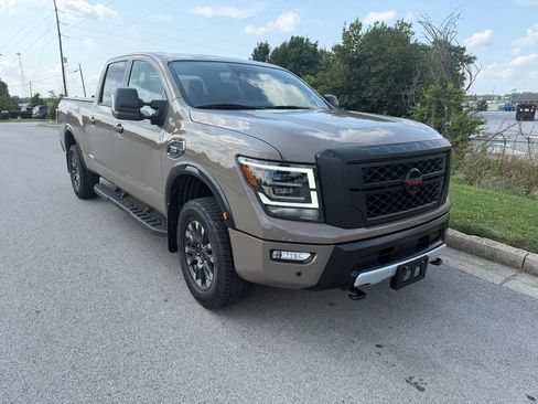 Used 2022 Nissan Titan PRO-4X w/ Pro-4x Convenience Package AWD/4WD image 2