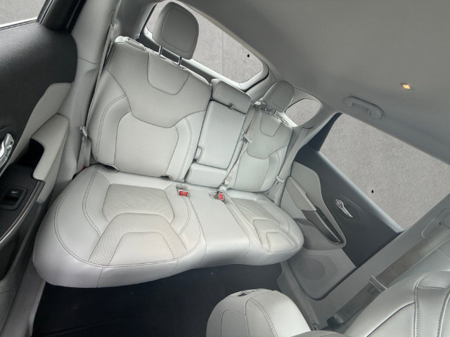Used 2021 Jeep Cherokee Latitude Lux FWD image 22