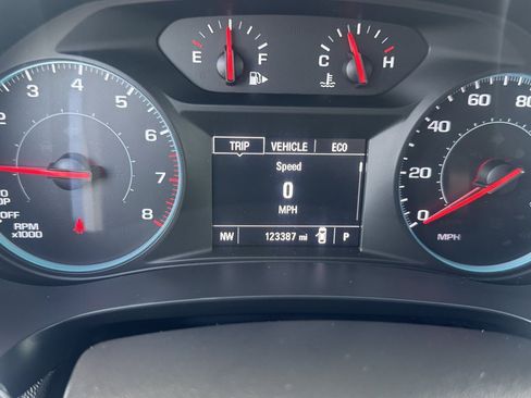 Used 2017 Chevrolet Malibu LT FWD image 18