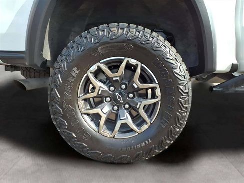 Used 2024 Chevrolet Colorado ZR2 w/ Safety Package image 19