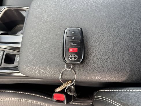 Used 2025 Toyota Camry SE FWD image 21