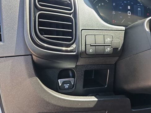 Used 2025 RAM ProMaster 2500 w/ U-Haul Equipment Group FWD image 17
