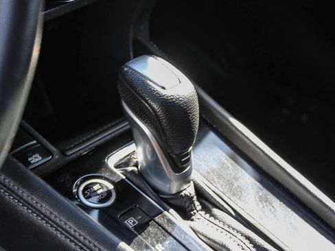 Used 2021 Nissan Kicks SR image 13