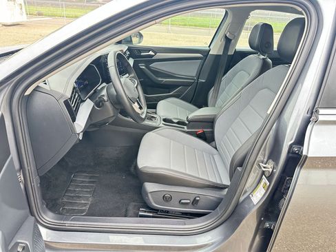 Used 2025 Volkswagen Jetta SE image 27