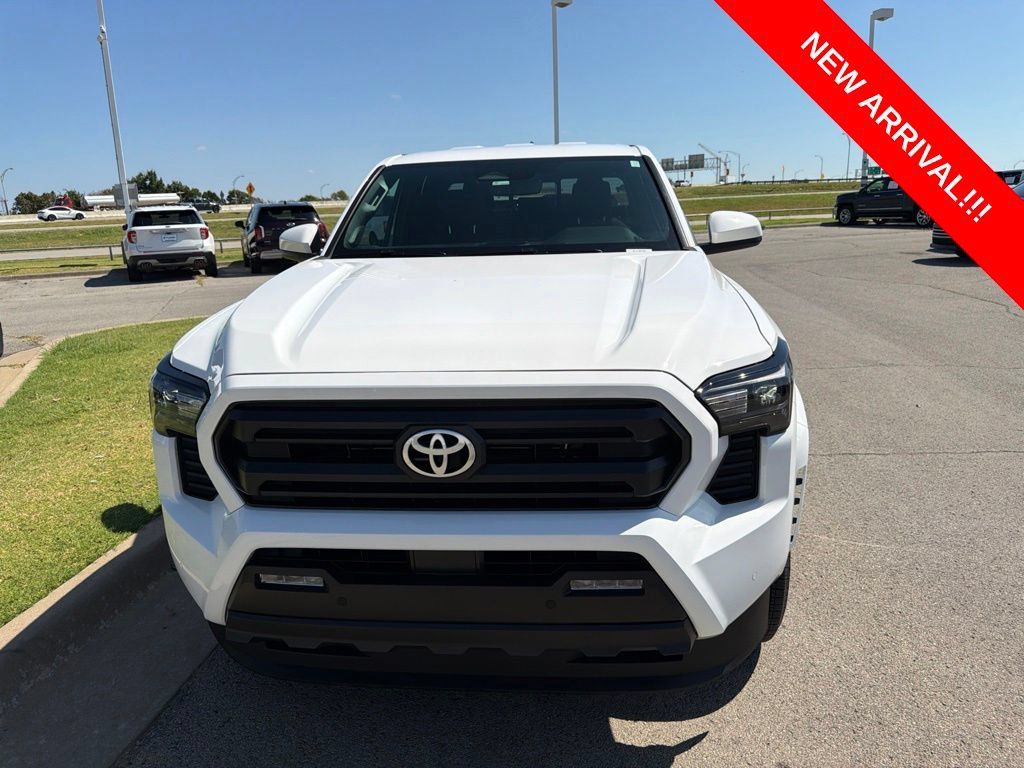 Certified 2025 Toyota Tacoma SR5 w/ SR5 Upgrade Package AWD/4WD image 2