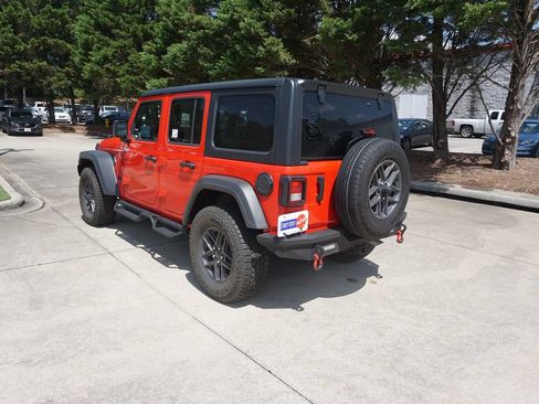 Used 2025 Jeep Wrangler Unlimited Sport AWD/4WD image 18