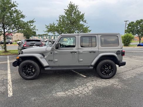 Used 2021 Jeep Wrangler Unlimited Sahara AWD/4WD image 3