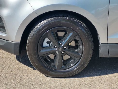 Used 2024 Ford Edge SE image 9