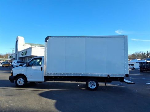 Used 2022 GMC Savana 3500 Extended image 2