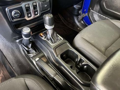 Used 2019 Jeep Wrangler Sport image 28