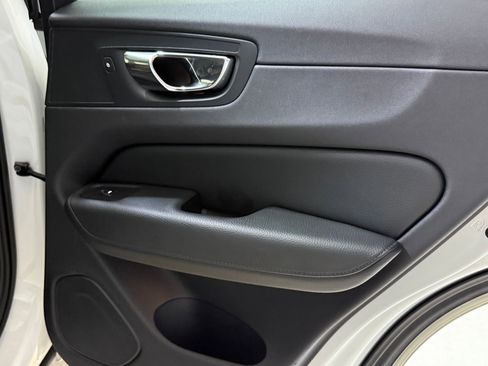 Used 2018 Volvo XC60 T5 Inscription w/ Convenience Package image 40