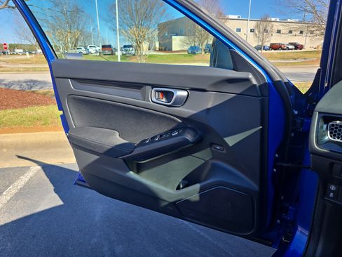 Used 2023 Honda Civic Sport image 28