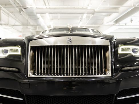 Used 2017 Rolls-Royce Dawn RWD image 17