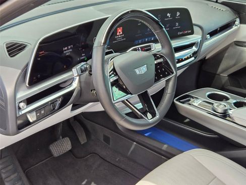 Used 2024 Cadillac Lyriq Luxury AWD/4WD image 10