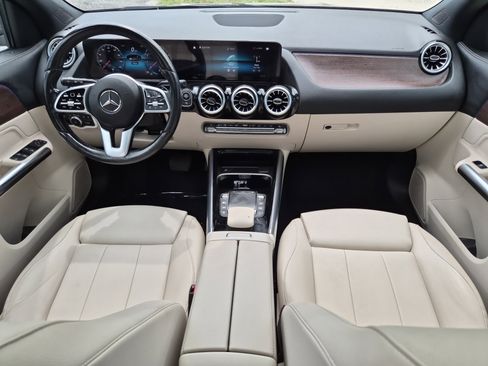 Used 2022 Mercedes-Benz GLA 250 4MATIC w/ Premium Package Lite image 10