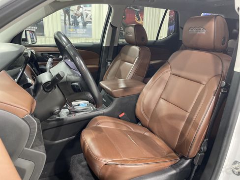 Used 2019 Chevrolet Traverse High Country AWD/4WD image 2