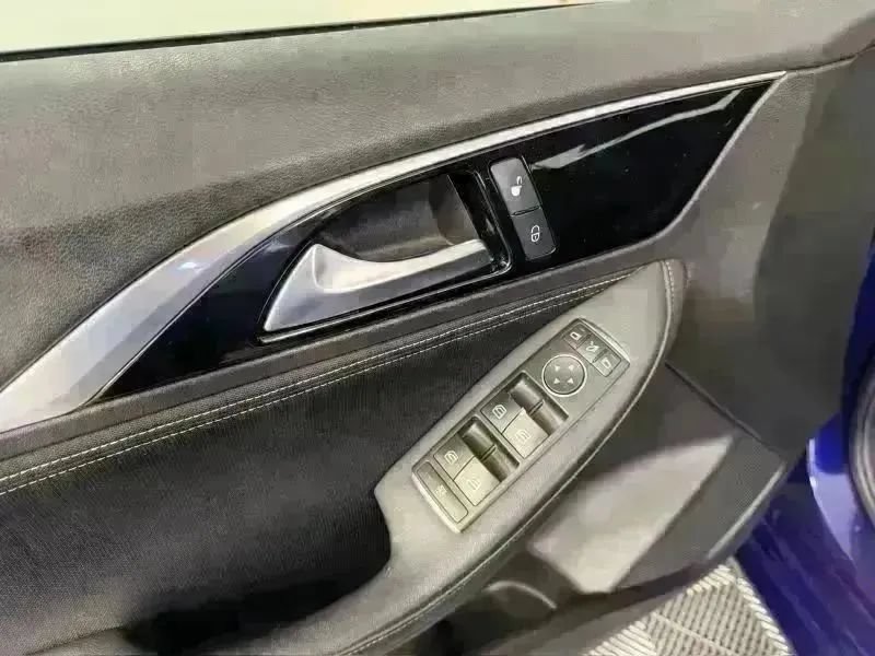 Used 2017 INFINITI QX30 FWD image 33