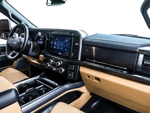 Used 2024 Ford F250 Lariat w/ Chrome Package image 17