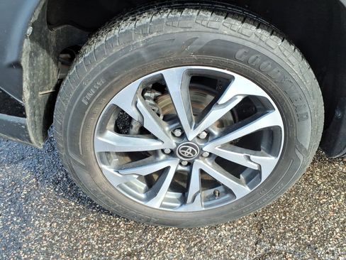 Certified 2023 Toyota Corolla Cross XLE w/ Convenience Package image 5