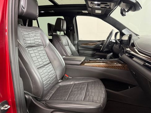 Used 2023 Cadillac Escalade Sport Platinum w/ LPO, ONYX Package AWD/4WD image 28