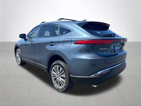 Certified 2023 Toyota Venza XLE AWD/4WD image 10