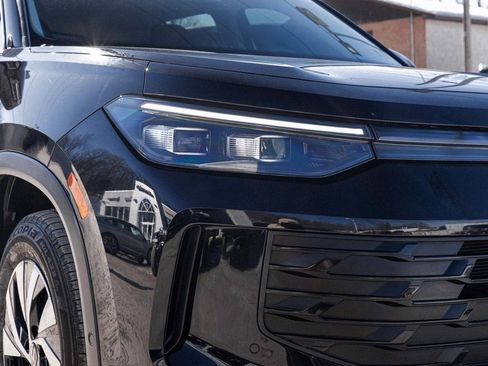 Used 2025 Volkswagen Tiguan S image 27