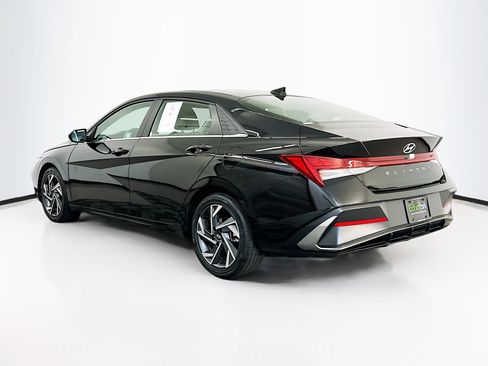 Used 2025 Hyundai Elantra SEL image 5