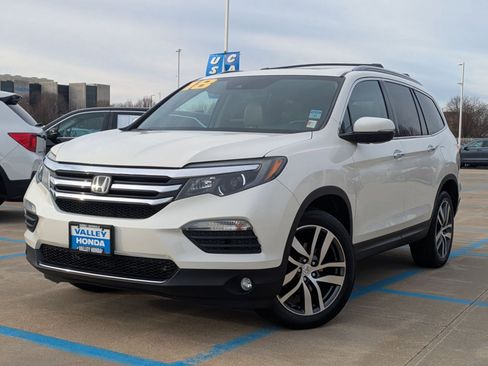 Certified 2018 Honda Pilot Touring image 2