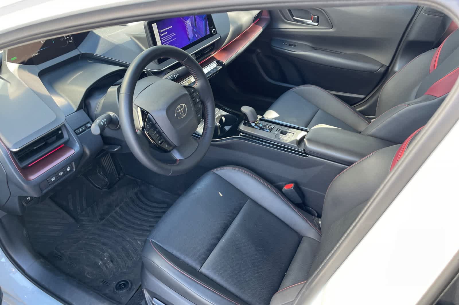 Used 2025 Toyota Prius Plug-In Hybrid FWD image 9