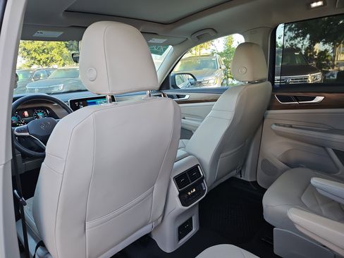 Certified 2025 Volkswagen Atlas SE image 13