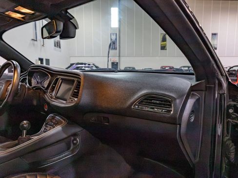 Used 2016 Dodge Challenger SRT Hellcat RWD image 34