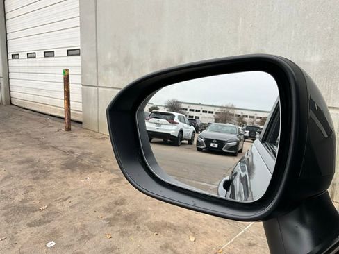 Used 2025 Nissan Rogue SV image 19