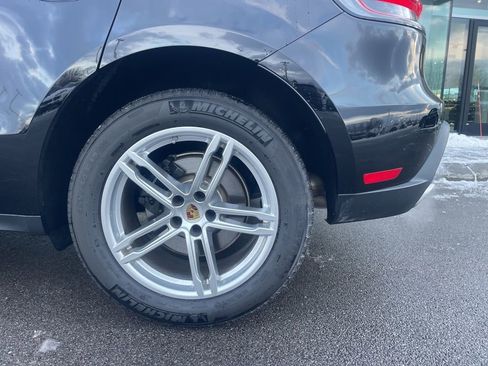 Certified 2025 Porsche Macan image 14