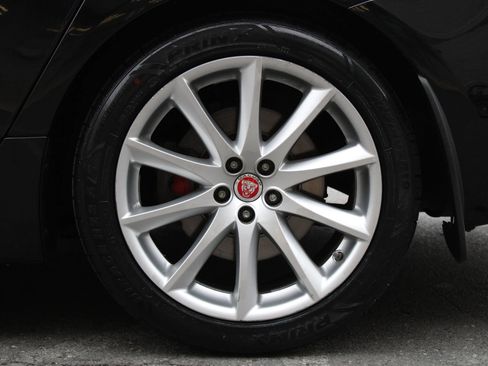 Used 2017 Jaguar XJ R-Sport image 31