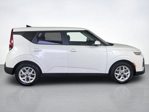 Used 2022 Kia Soul S FWD image 2