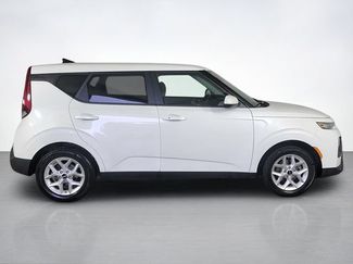 Used 2022 Kia Soul S FWD video 2