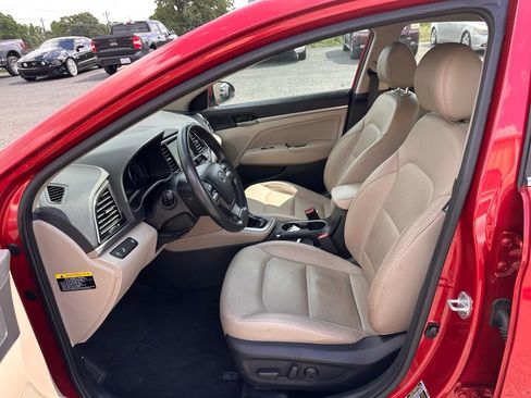 Used 2017 Hyundai Elantra Limited w/ Limited Tech Package 04 FWD image 13