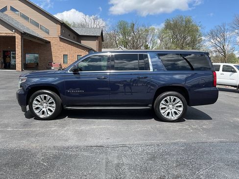 Used 2019 Chevrolet Suburban LT image 2