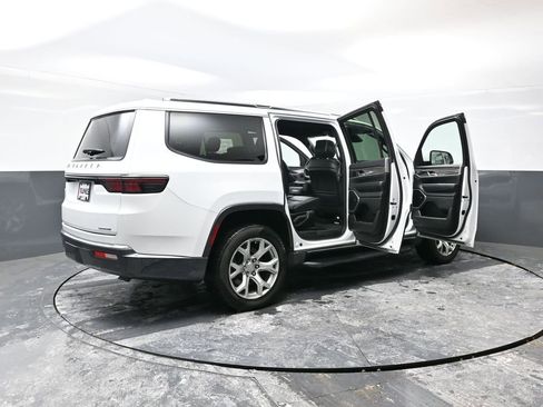 Used 2022 Jeep Wagoneer Series II image 57