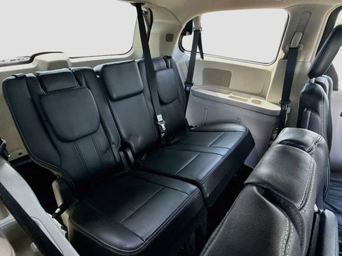 Used 2015 Chrysler Town & Country Touring FWD image 26