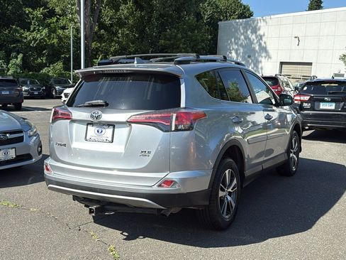 Used 2017 Toyota RAV4 XLE AWD/4WD image 5