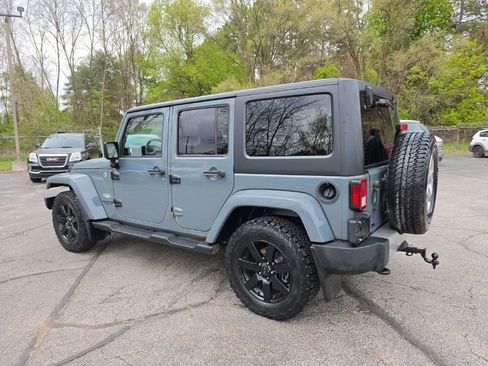 Used 2015 Jeep Wrangler Unlimited Sahara w/ Dual Top Group AWD/4WD image 4