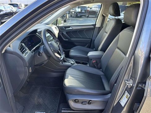 Used 2022 Volkswagen Tiguan SE image 14