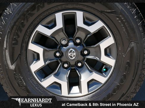 Used 2021 Toyota Tacoma TRD Off-Road w/ TRD Premium Off Road Package AWD/4WD image 17