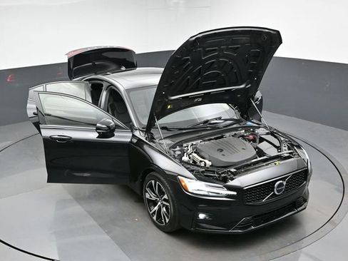 Used 2025 Volvo S60 B5 Plus AWD/4WD image 48