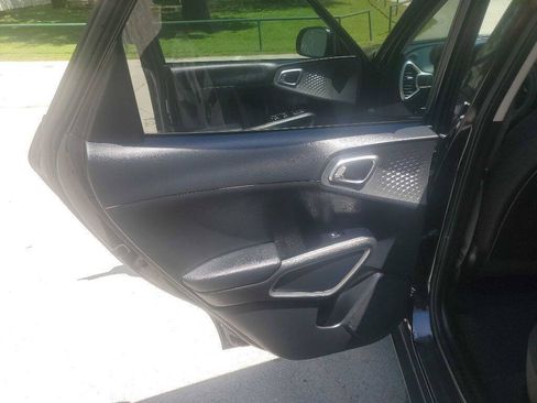 Used 2021 Kia Soul LX FWD image 6